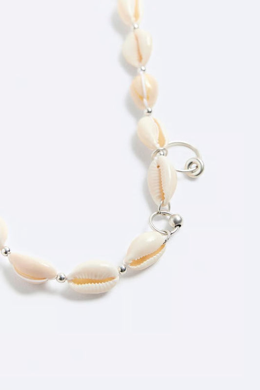 BEADED SEASHELL NECKLACE